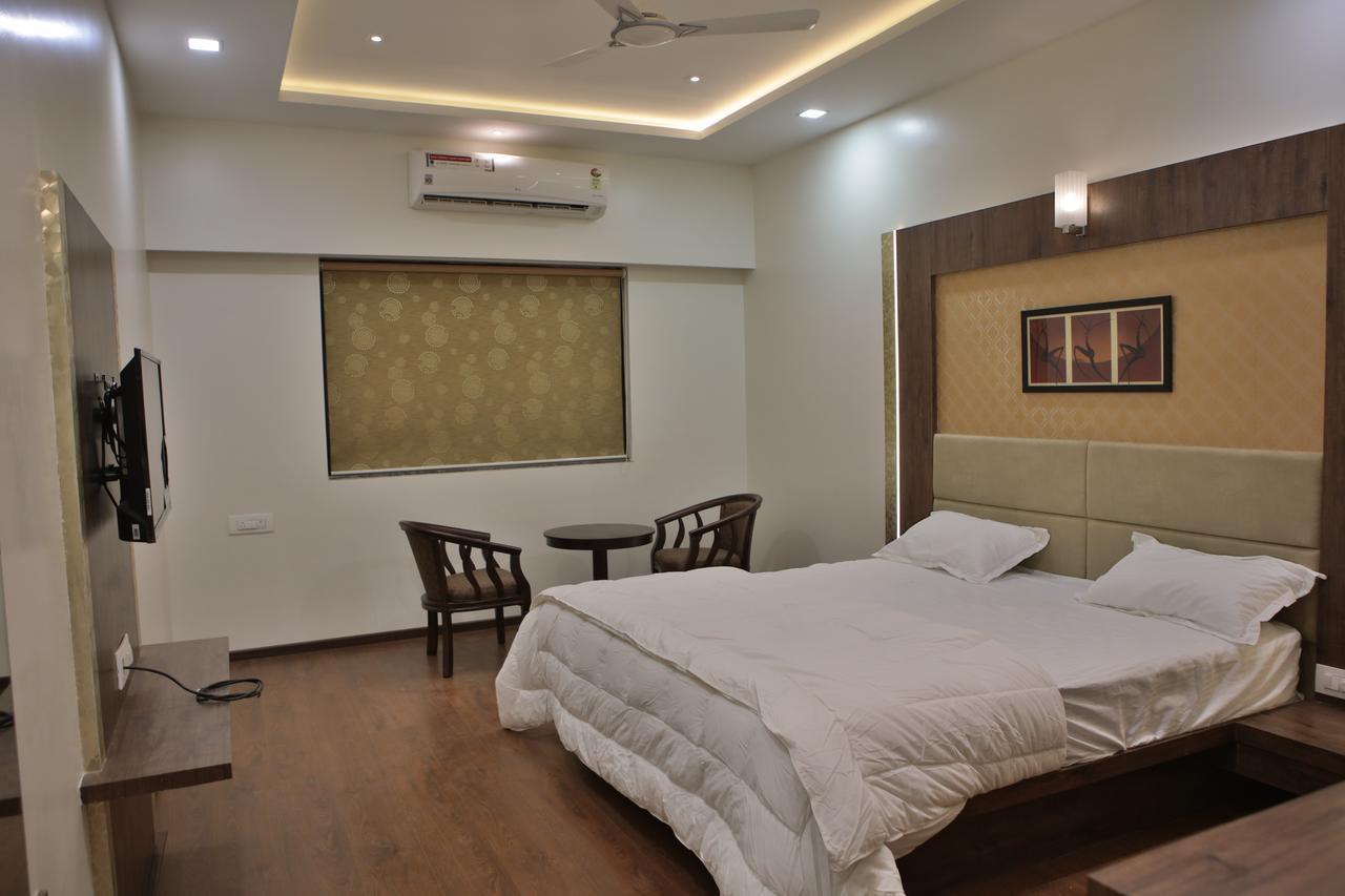 Hotel K P Pride Jalgaon Exterior foto